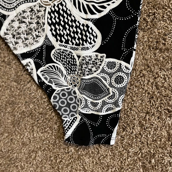 NWOT Frank Lyman jumpsuit with beautiful detail. - Picture 6 of 10